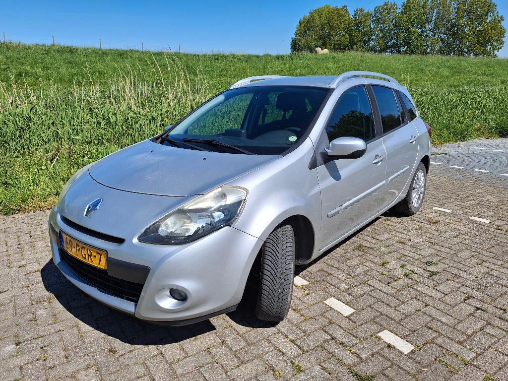 Renault Clio 1.2 TCE Estate 2011, 100pk, APK jan '27, Voorwielaandrijving, Euro 5, Zwart, 4 cilinders