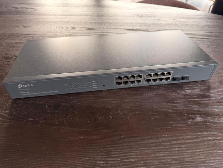 TP-Link SG2218 JetStream, Computers en Software, Netwerk switches, Zo goed als nieuw, Ophalen