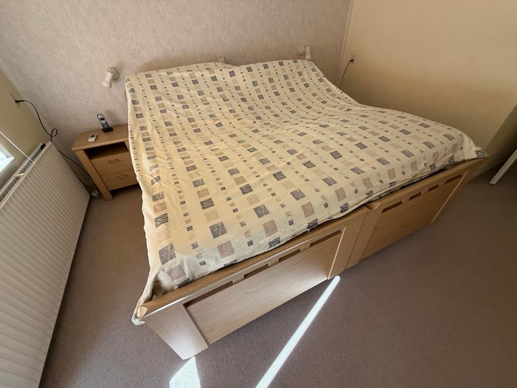 Tweepersoonsbed, verstelbare lattenbodem, 180x200 cm, Ophalen, Beige, Tweepersoons, 180 cm