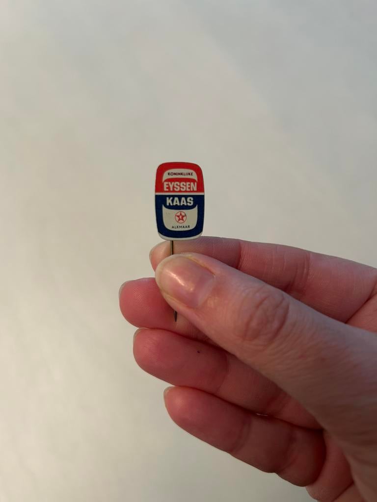 Koninklijke Eyssen Kaas - Alkmaar speldje (pin), Ophalen of Verzenden, Zo goed als nieuw, Overige onderwerpen
