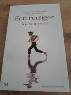 Een reiziger - John Boyne (Roman), Boeken, Ophalen of Verzenden, Zo goed als nieuw, John Boyne, Europa overig
