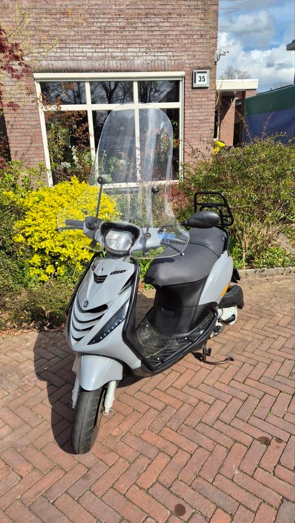 Piaggio Zip nette staat, Fietsen en Brommers, Scooters | Piaggio, Zo goed als nieuw, Zip, Benzine, Ophalen