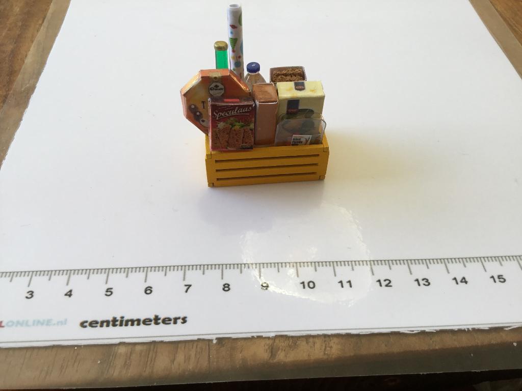Poppenhuis miniaturen kratje boodschappen geel, Ophalen of Verzenden, Nieuw, Poppenhuis