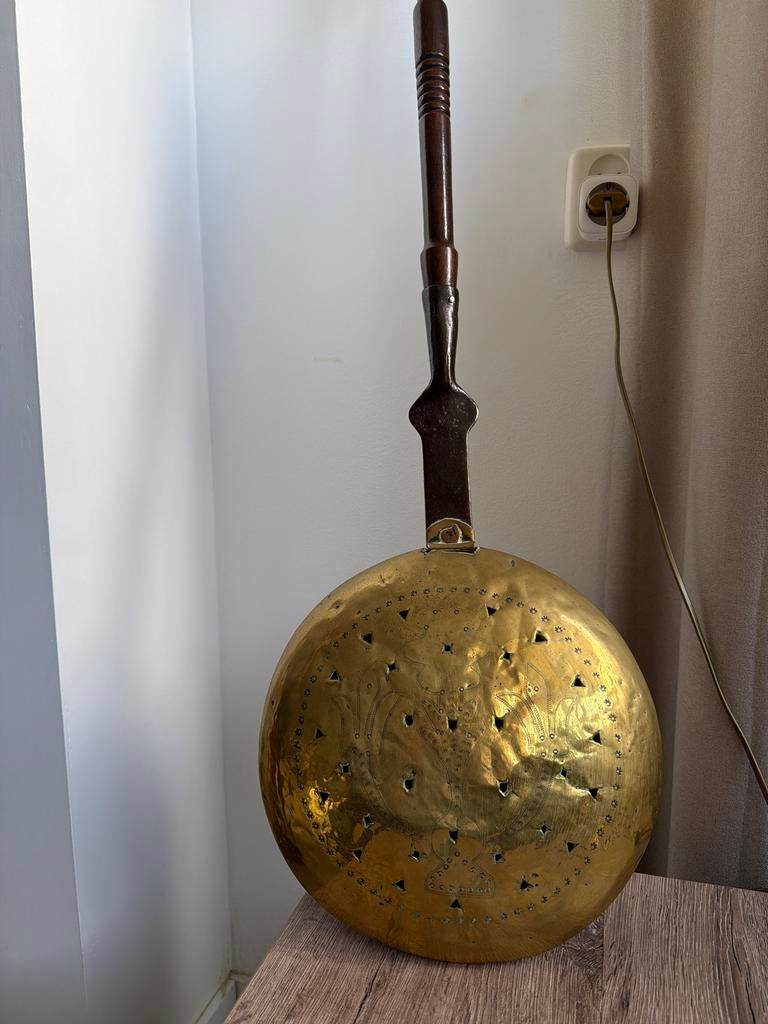 Antieke koperen beddenpan met houten steel, Ophalen, Koper