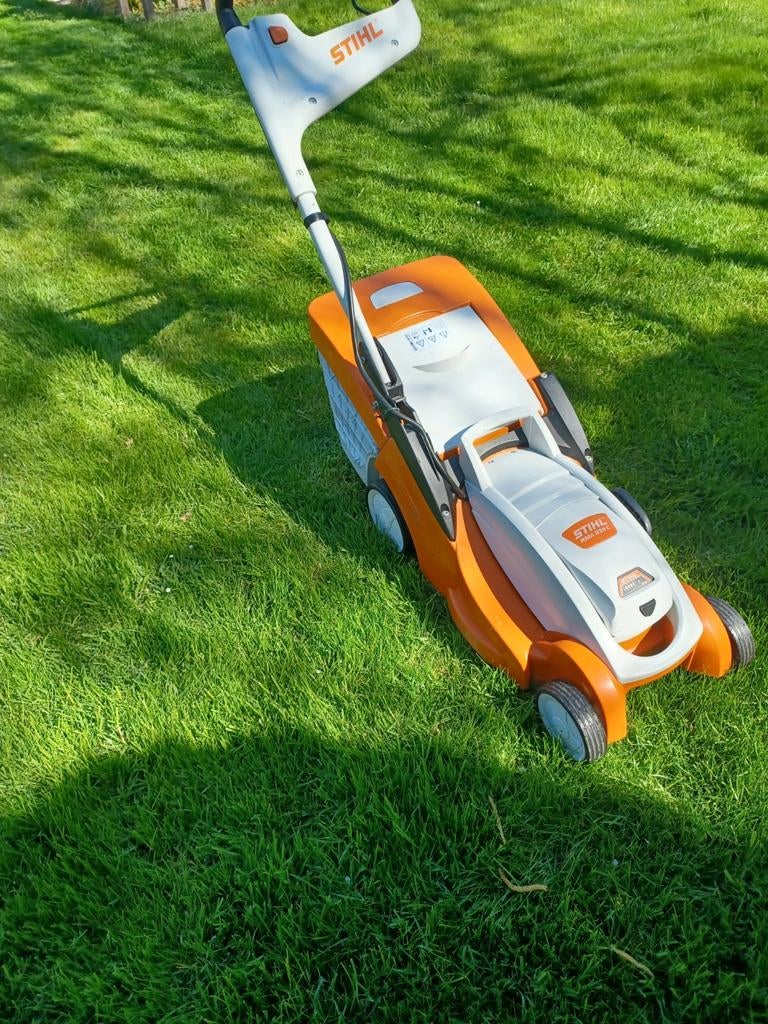 Stihl accu grasmaaier Heel netjes., Ophalen, Gebruikt