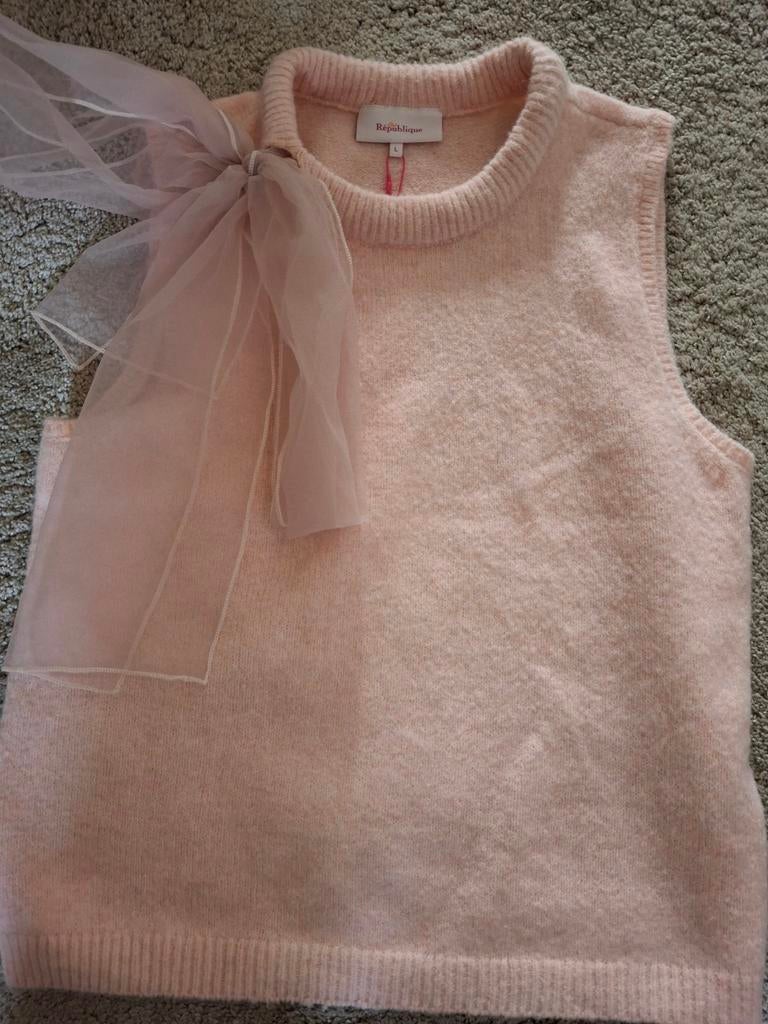 Nieuwe mohairachtige spencer met satijnachtige strik kaartje, Kinderen en Baby's, Babykleding | Maat 86, Ophalen of Verzenden