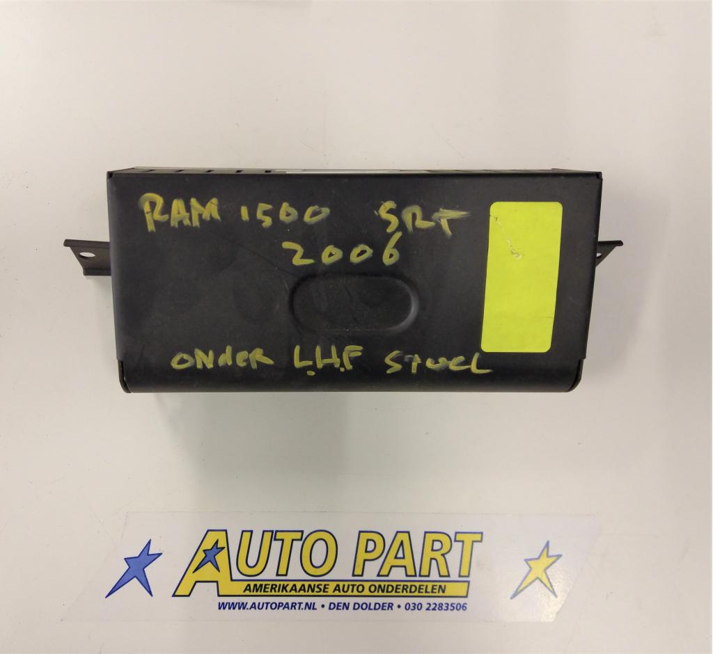 Dodge Ram 1500 2006 versterker, Gebruikt, PO Box 21-8004 | Auburn Hills, MI 48321-8004, Amerikaanse onderdelen, Ophalen of Verzenden