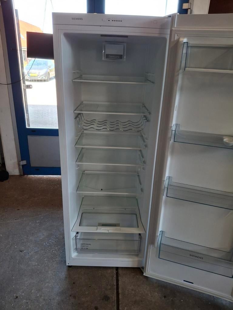 Jonge siemens koelkast, Zonder vriesvak, 200 liter of meer, Energieklasse A of zuiniger, Siemens