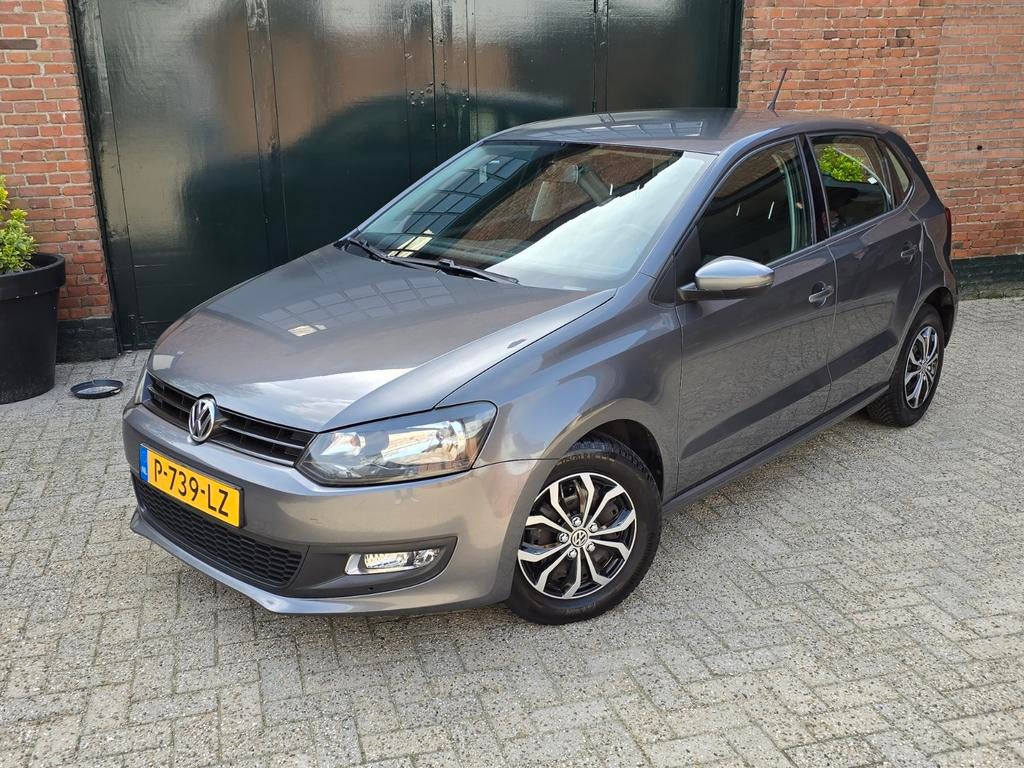 Volkswagen Polo 1.2 70PK 2013 l Navi l Carplay l Parkeercam, Auto's, Voorwielaandrijving, 40 €/maand, 1198 cc, Handgeschakeld