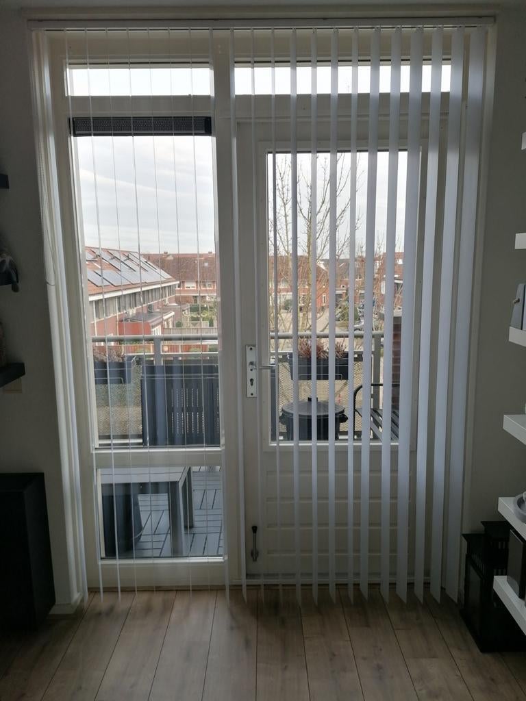 Witte kunststof verticale lamellen inclusief rail, Huis en Inrichting, Stoffering | Gordijnen en Lamellen, Ophalen, Gebruikt