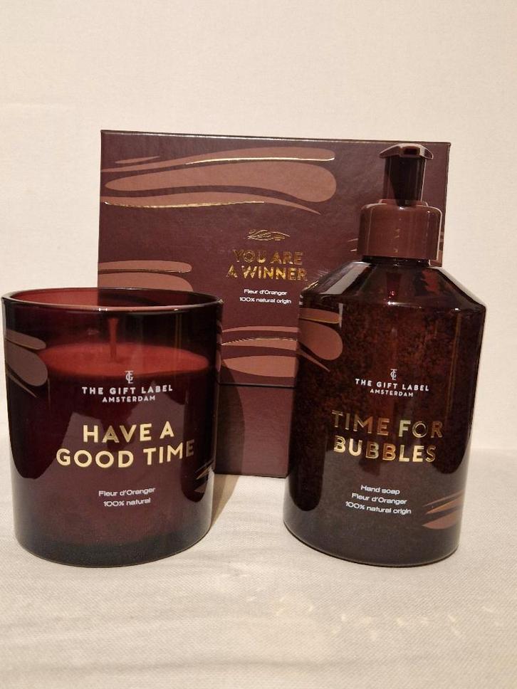 Kadoset The Gift Label: handzeep + geurkaars Fleur d'Oranger, Huis en Inrichting, Woonaccessoires | Kandelaars en Kaarsen, Nieuw