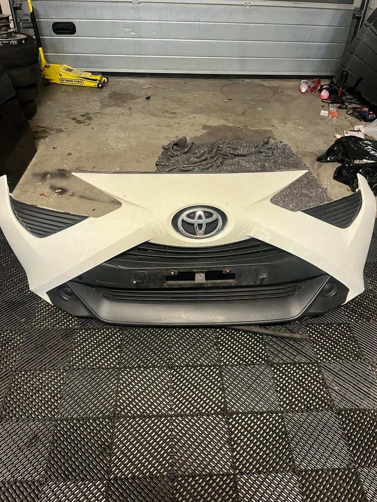 Toyota aygo facelift voorbumper compleet schadevrij, Ophalen of Verzenden, Toyota, Bumper