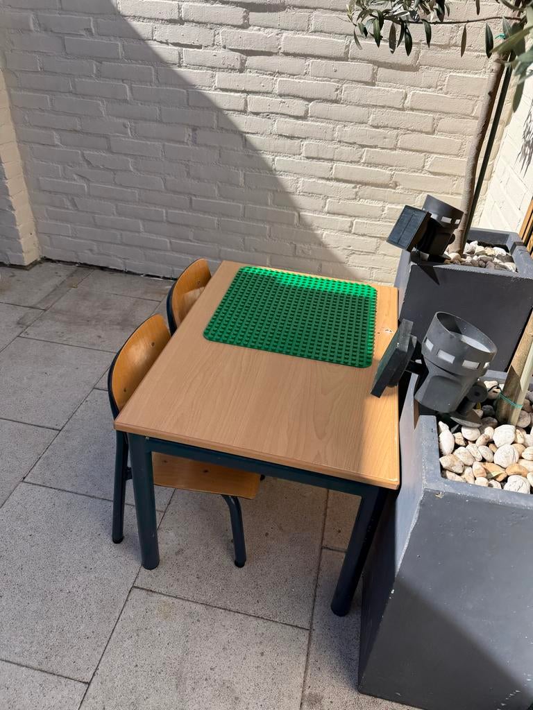 Kinder tafel met twee stoelen, Kinderen en Baby's, Kinderkamer | Tafels en Stoelen, Ophalen, Gebruikt, Tafel(s) en Stoel(en)