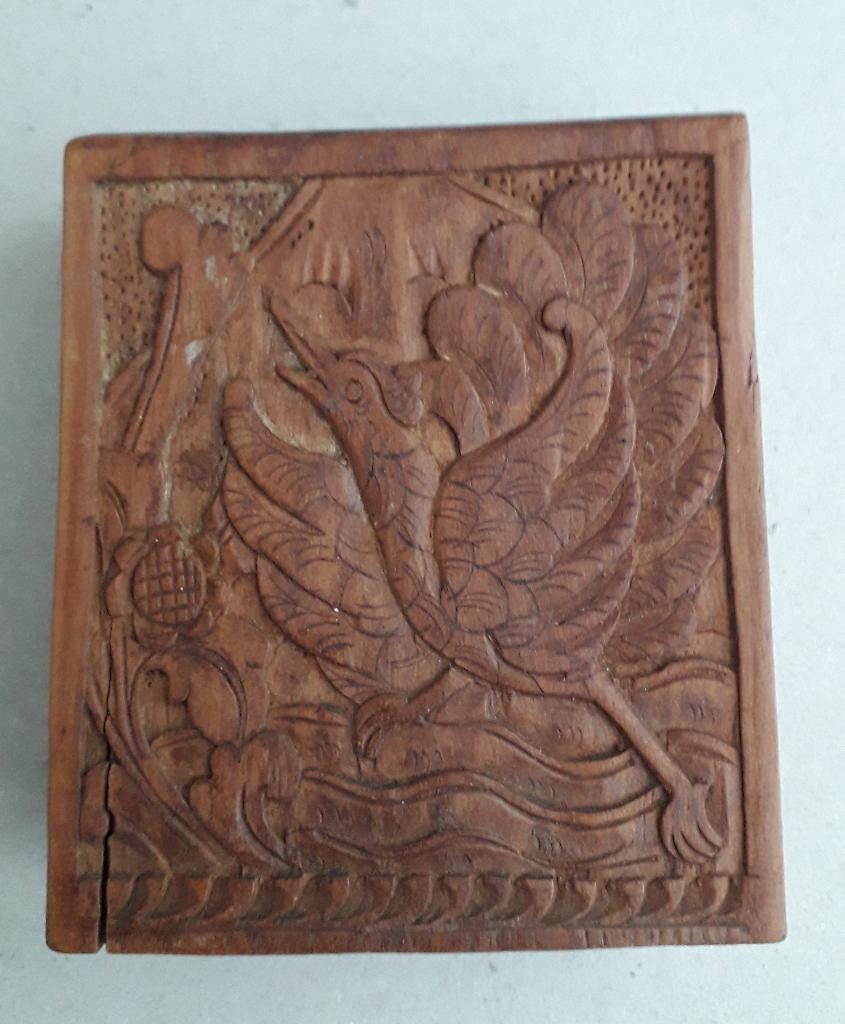 houten (sigarettendoosje) doosje met houtsnijwerk, Antiek en Kunst, Kunst | Beelden en Houtsnijwerken, Ophalen of Verzenden