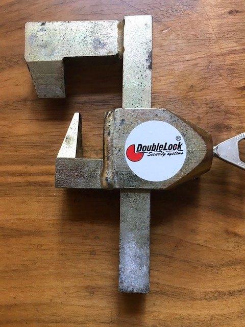 trekhaakslot DoubleLock, Ophalen