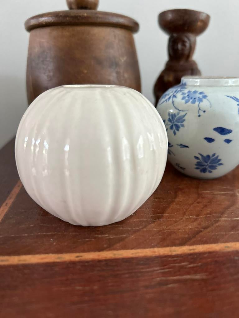 Delfts Wit  bolvaasje Porceleyne Fles, Antiek en Kunst, Antiek | Vazen, Ophalen of Verzenden