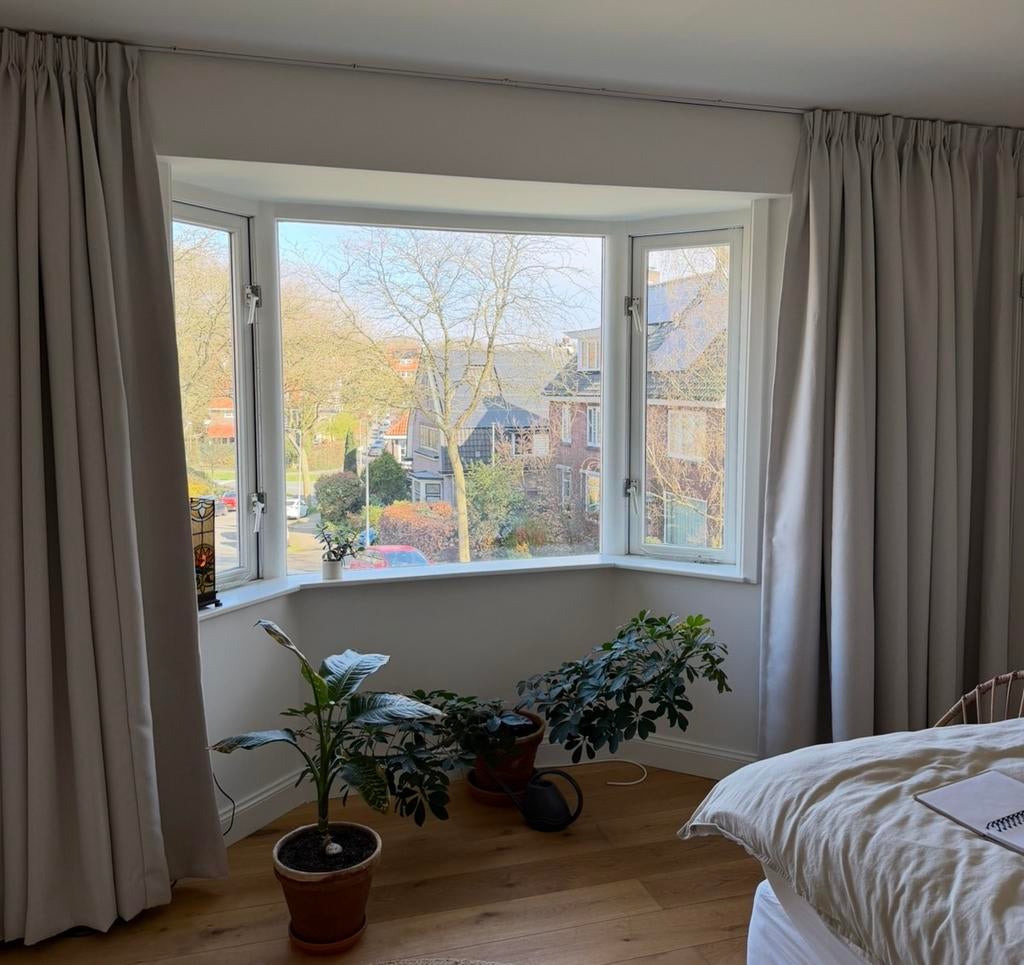 Set van 8 (4 x 2) verduisterende gordijnen lichtgrijs/beige, Ophalen, Zo goed als nieuw, Beige, 200 cm of meer