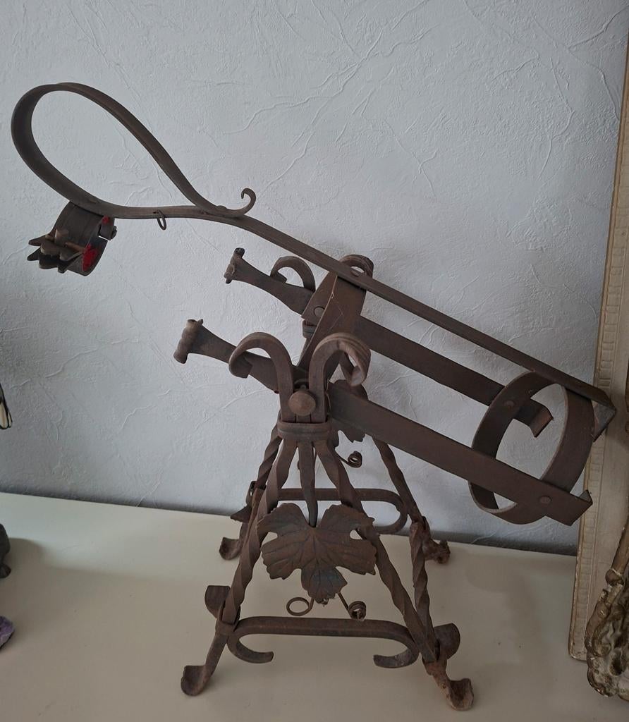 Antieke Asbach Uralt Fleshouder van Smeedijzer, Huis en Inrichting, Woonaccessoires | Wijnrekken, Ophalen, Gebruikt, 50 tot 75 cm