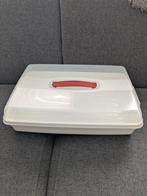 Bewaardoos voor hapjes, gebak e.d., Ophalen