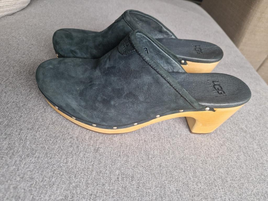 Ugg slippers maat 40 met zachte wollige instap, Ophalen of Verzenden, Zo goed als nieuw, Zwart