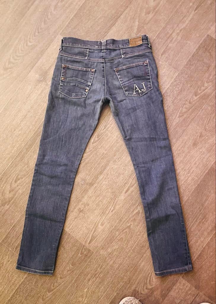 Armani Jeans maat W27 - Dames jeans, Kleding | Dames, Spijkerbroeken en Jeans, Ophalen of Verzenden, Gedragen, Blauw, W27 (confectie 34) of kleiner