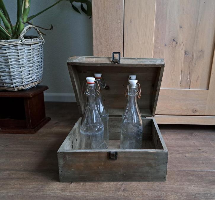 Vintage houten kist 4 beugel flessen zie beschr, Huis en Inrichting, Woonaccessoires | Kisten, Minder dan 50 cm, Minder dan 50 cm