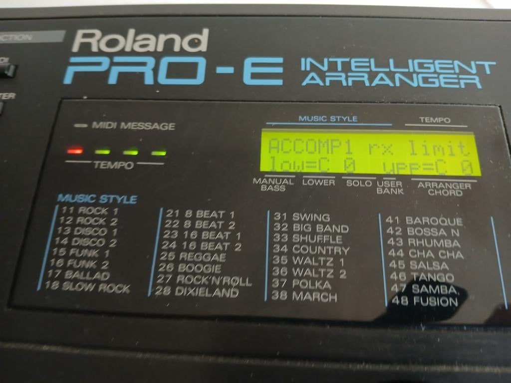 Roland pro e synthesizer, Muziek en Instrumenten, Synthesizers, Ophalen, Gebruikt, 61 toetsen, Roland