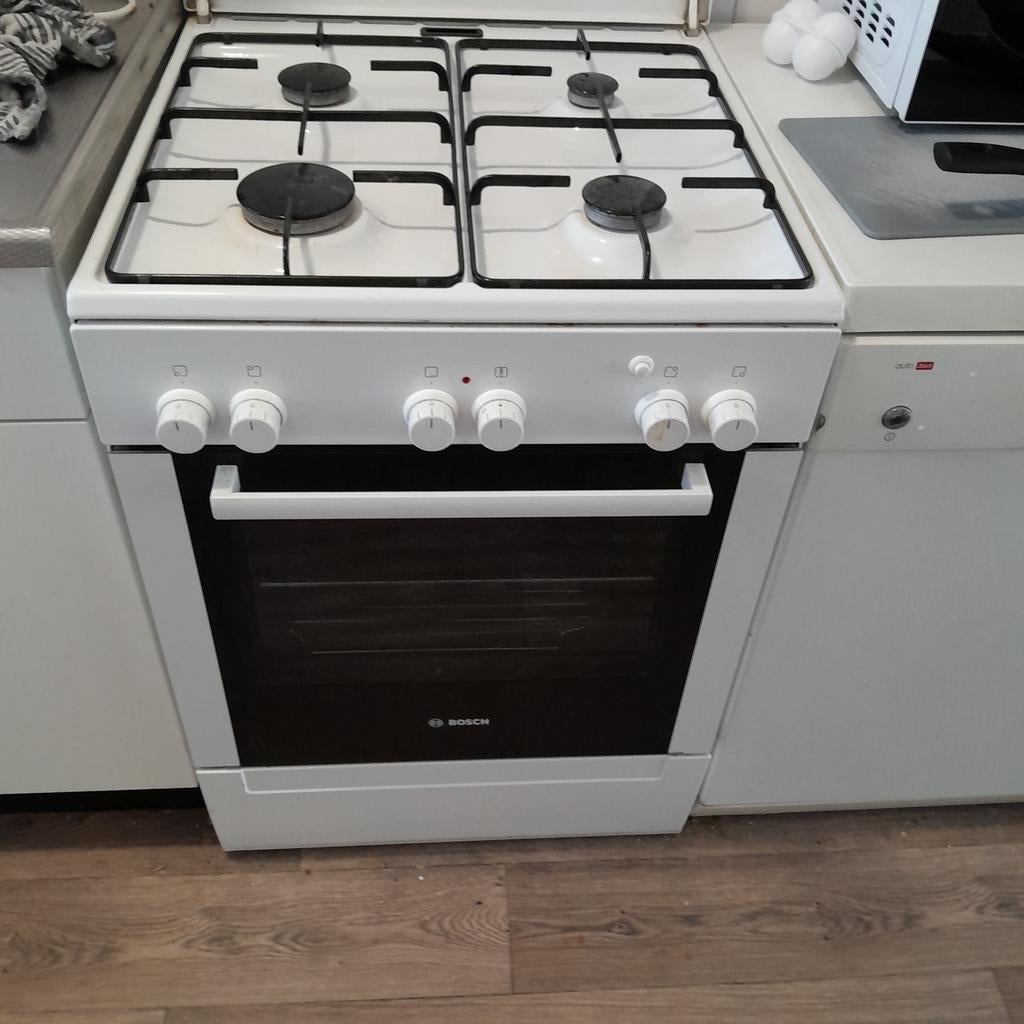 Nette Bosch gasfornuis, Witgoed en Apparatuur, Fornuizen, Ophalen