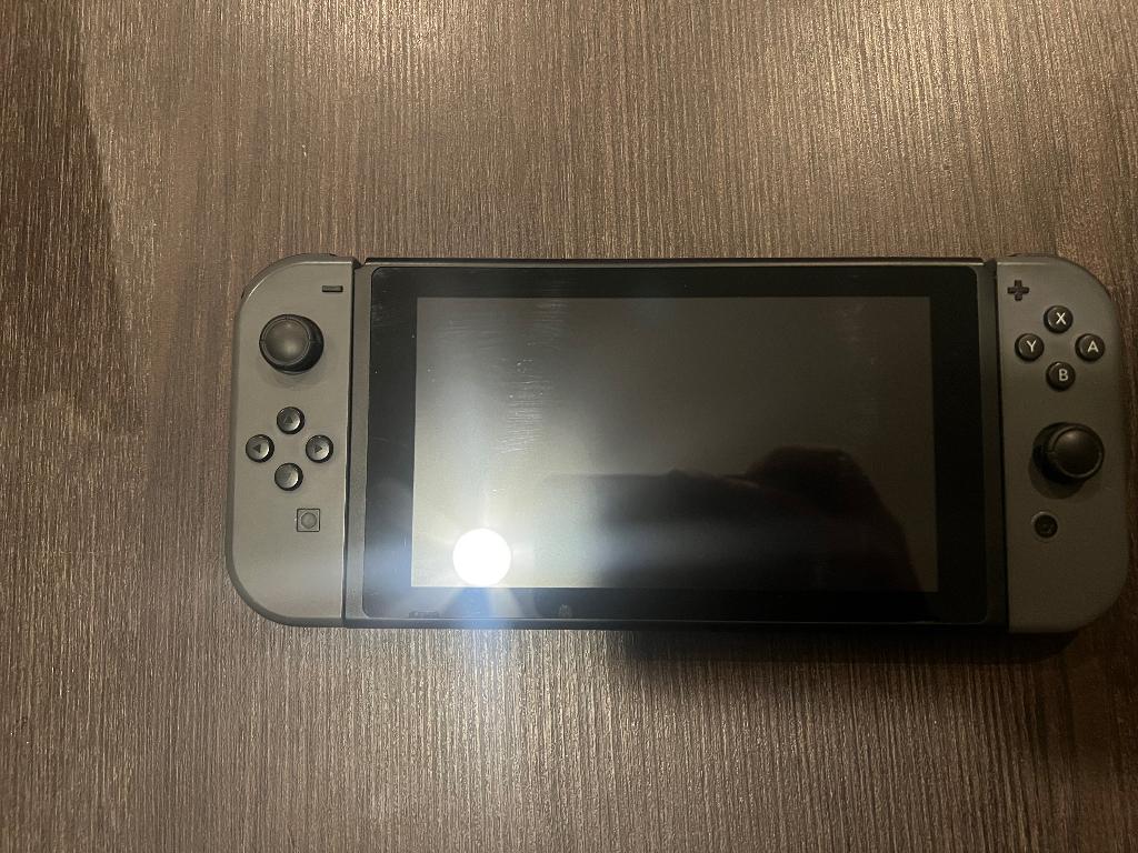 nintendo switch v1 (CFW possible, NOT banned), Spelcomputers en Games, Spelcomputers | Nintendo Switch, Ophalen, Zo goed als nieuw