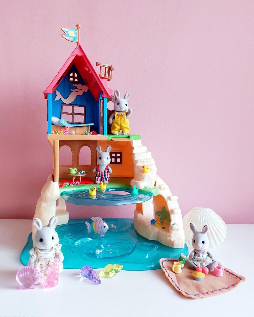 Grote set Sylvanian Families eiland met veel extra's!, Ophalen of Verzenden, Zo goed als nieuw, Poppenhuis