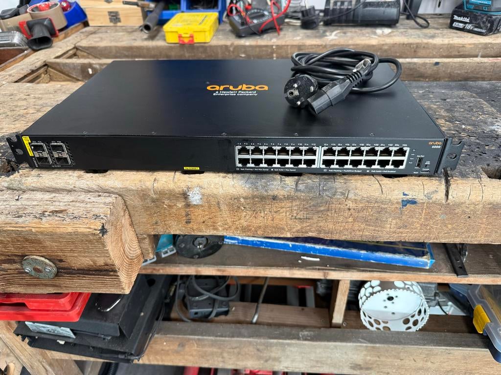 Aruba 6000 Switch - 24 poorten, 4x SFP, Computers en Software, Netwerk switches, Ophalen of Verzenden, Gebruikt