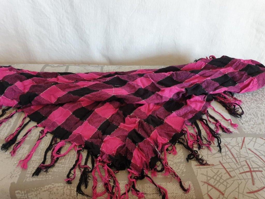 mooie dames sjaal, zwart roze met zilver glitterdraad, Maat 38/40 (M), ., Ophalen of Verzenden, Zo goed als nieuw