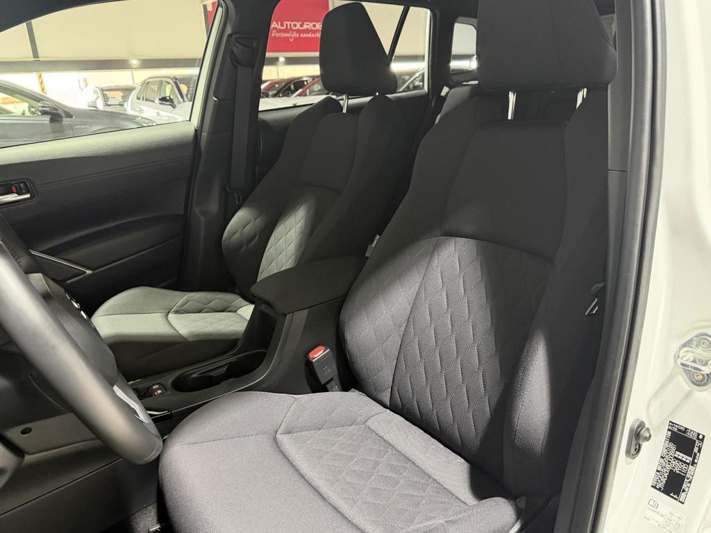 Toyota Corolla Cross Hybrid 140 Dynamic | All season banden, Auto's, Toyota, Stof, Gebruikt, 4 cilinders, Wit