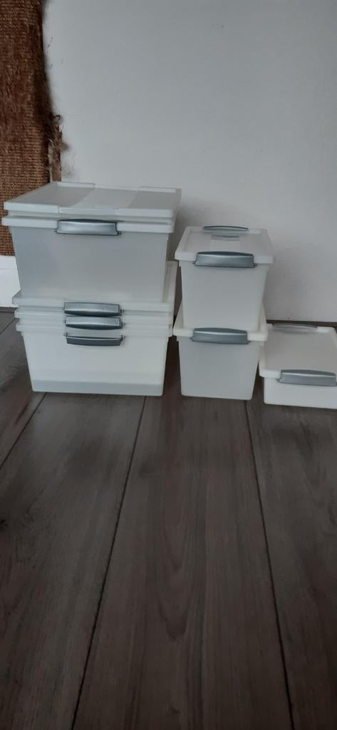 Kunsstof opbergers, Ophalen