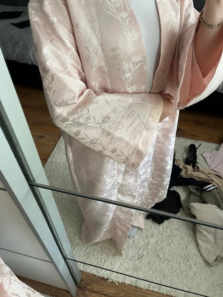 Elegante Abaya Kimono - Roze met bloemenpatroon, Kleding | Dames, Maat 38/40 (M), Ophalen of Verzenden, Zo goed als nieuw, Roze