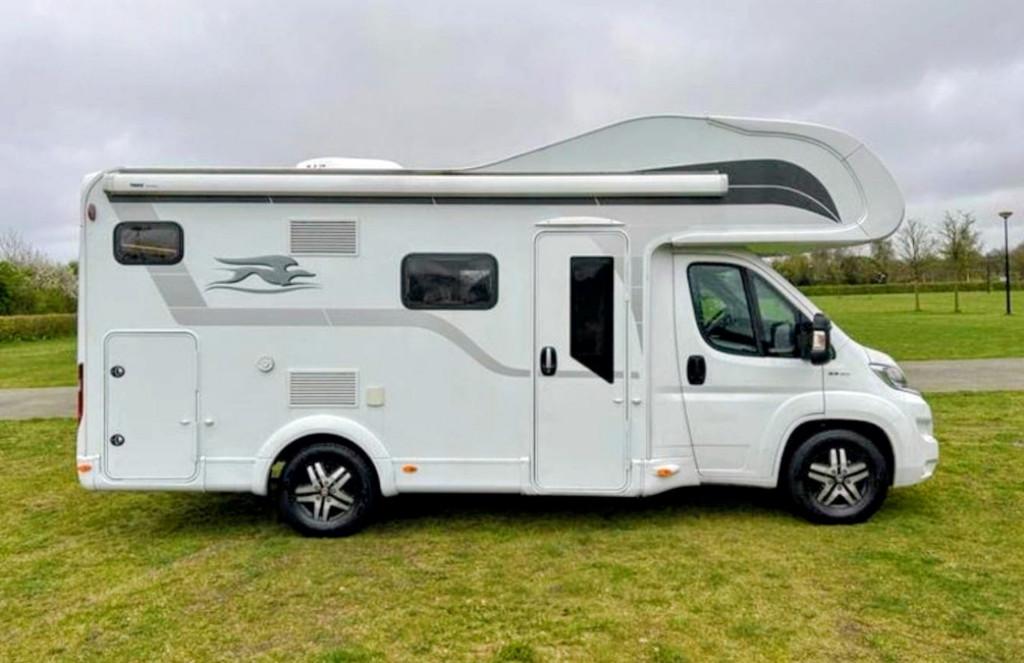 Laika Kosmo F261 (nw distributieriem, waterp, accu`s, APK ), Caravans en Kamperen, Campers, Alkoof, Fiat, Luifel, Particulier