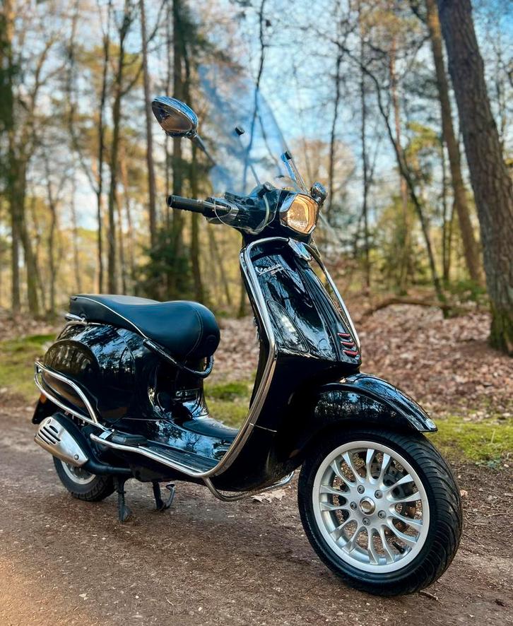 Vespa Sprint 2015 50cc 4T 2V Glans Zwart, Fietsen en Brommers, Scooters | Vespa, Gebruikt, Maximaal 25 km/u, Benzine, Ophalen