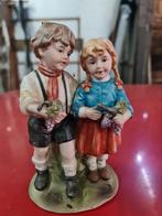 Beeld van jongen en meisje, Verzamelen, Beelden en Beeldjes, Ophalen of Verzenden, Zo goed als nieuw, Mens