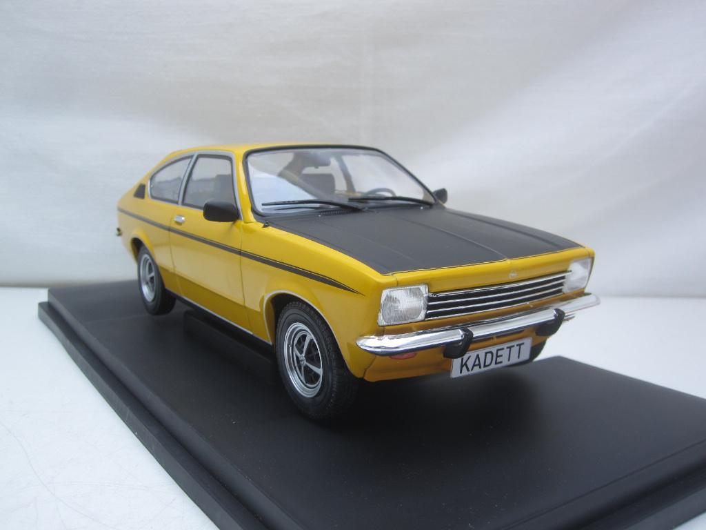 Opel Kadett C Coupe SR 1975 Oranje/zwart 1:18 MCG, Ophalen of Verzenden, Nieuw, Auto, Overige merken