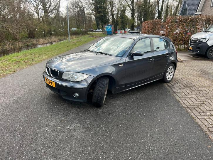 BMW 1-Serie 1.6 116I 2007 Grijs, Auto's, BMW, 1-Serie, Benzine, D, Hatchback, Handgeschakeld, Origineel Nederlands, Zilver of Grijs