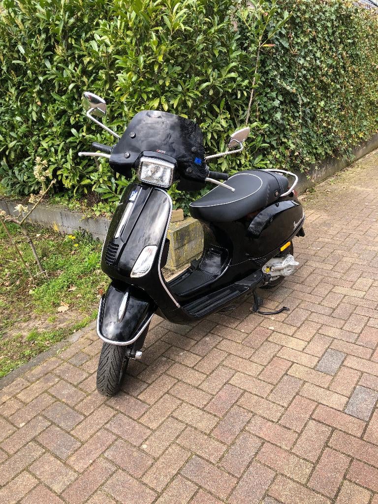 Vespa scooter s 50  2012 nieuwstaat, Fietsen en Brommers, Ophalen, Vespa S, 49 cc, Zo goed als nieuw