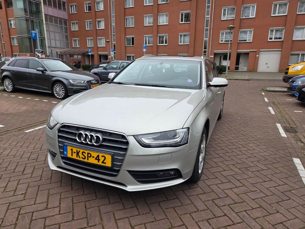 Audi A4 B8 (2011) – panoramadak, Voorwielaandrijving, Stof, 4 cilinders, Origineel Nederlands