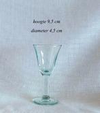 1 Borrelglas op voet 9,5 hoog transparant groen Glas Kristal, Antiek en Kunst, Ophalen