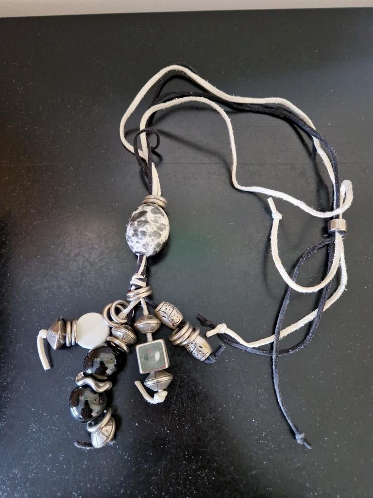 Ketting zwart wit met kralen, Ophalen of Verzenden, Zo goed als nieuw, Zwart, Kunststof