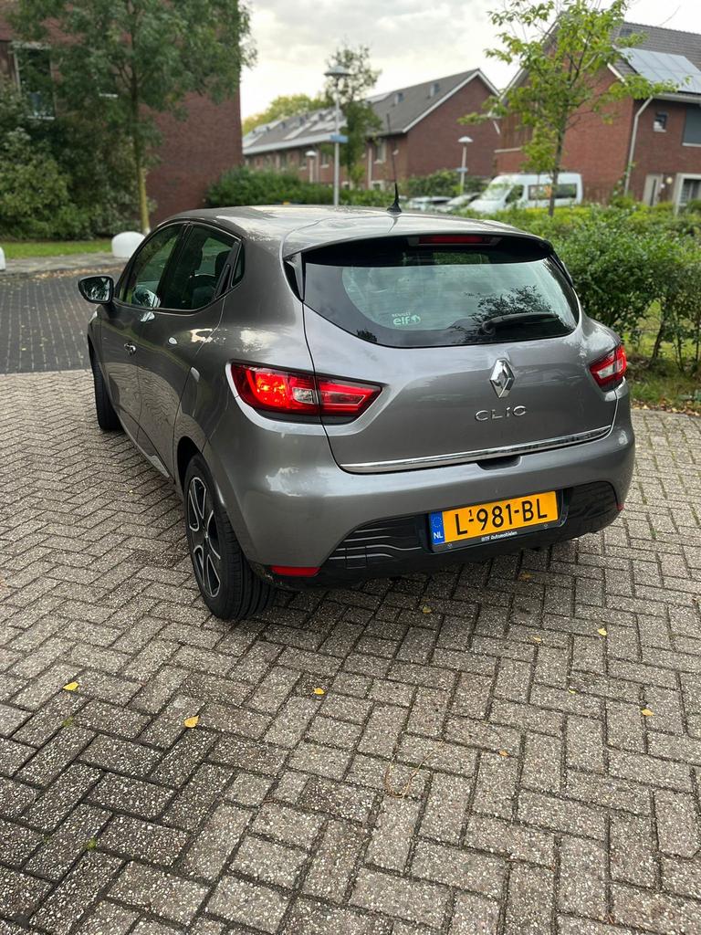 Renault Clio 1.2 54KW 5-DRS 2013 Grijs, Auto's, Renault, Voorwielaandrijving, 49 €/maand, 1200 kg, Handgeschakeld