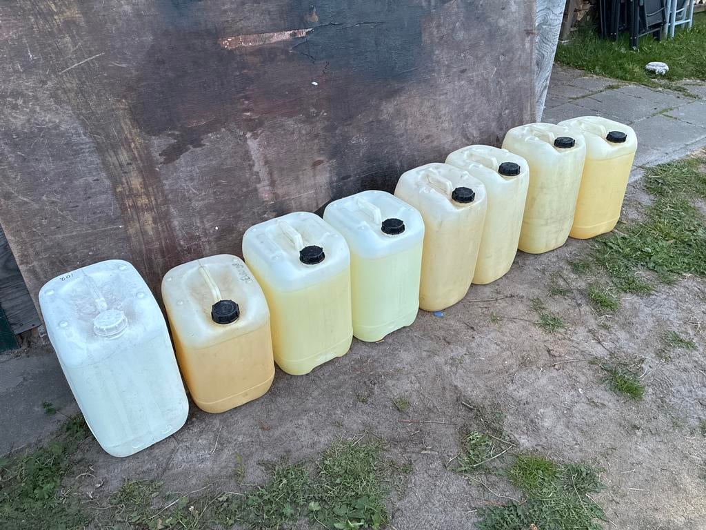 Lege jerrycans 20 en 25 liter, Ophalen