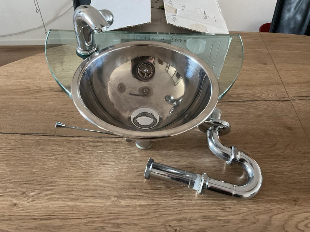 RVS waskom met kraan, sifon en glazen plankje, Ophalen, Gebruikt, Grijs, Overige typen