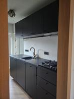 Moderne Zwarte Keuken met Gouden Kraan, Ophalen