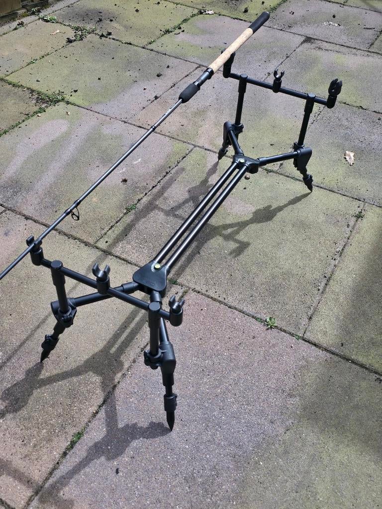 Avid Carp Lok Down Compact Rod Pod, Watersport en Boten, Hengelsport | Karpervissen, Ophalen of Verzenden, Overige typen