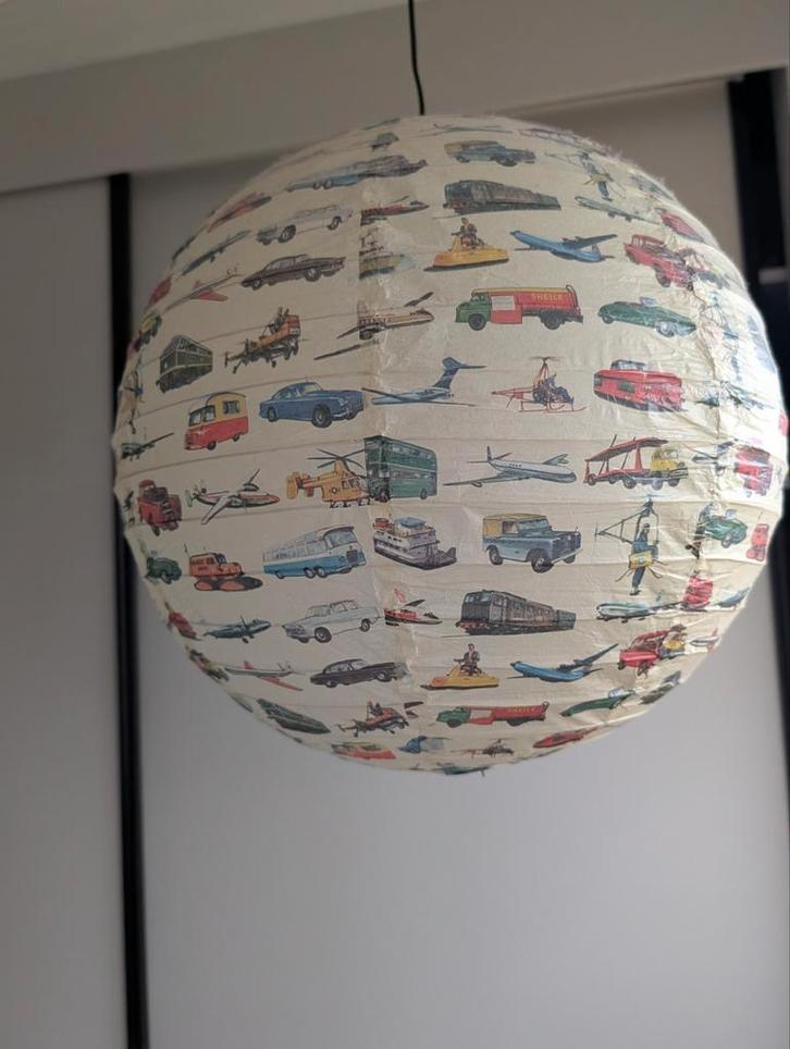 Stoere kinderlamp met auto's - 35x35 cm, Huis en Inrichting, Lampen | Hanglampen, Gebruikt, Minder dan 50 cm, Overige materialen